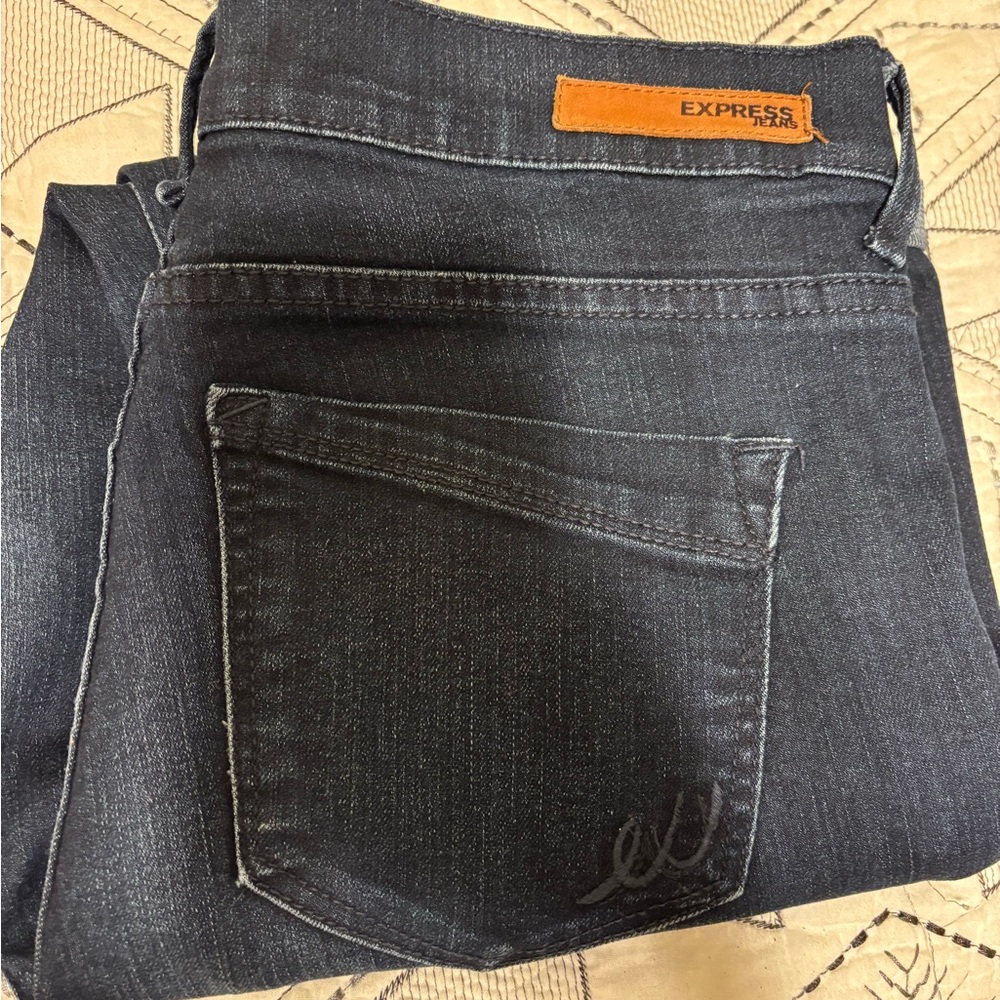 Express Women's size 6 dark navy skinny Jeans